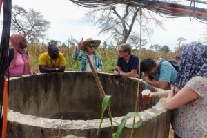  Olivier Rouspard explique l’Ecophysiologie et diversité génétique de Faidherbia albida, un arbre à usages multiples d'Afrique semi-aride : fonctionnement hydrique et efficience d'utilisation de l'eau d'arbres adultes en parc agroforestier et de juvéniles en conditions semi-contrôlées Crédit Photo /Ferdinand Mbonihankuye