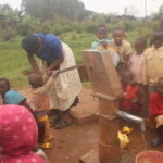 Comment les eaux souterraines améliorent l’accès à l’eau potable dans les écoles du Burundi.