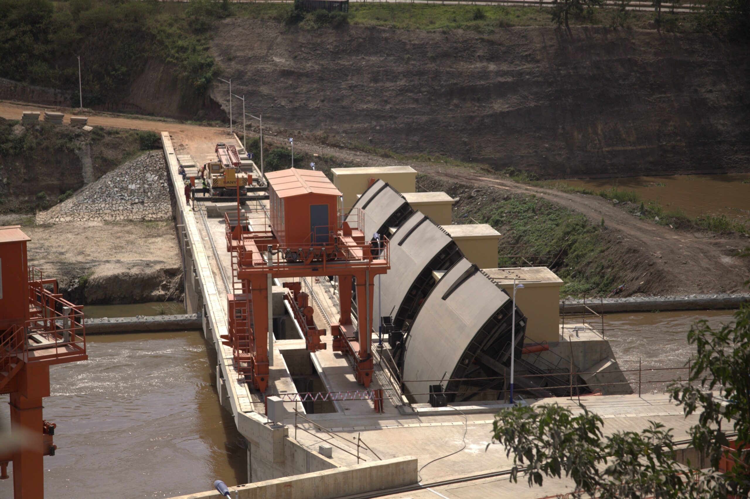 Installations du barrage du projet hydroélectrique régional des chutes de Rusumo, partagé entre le Burundi, le Rwanda et la Tanzanie. Crédit image: SDN / F. Mbonihankuye